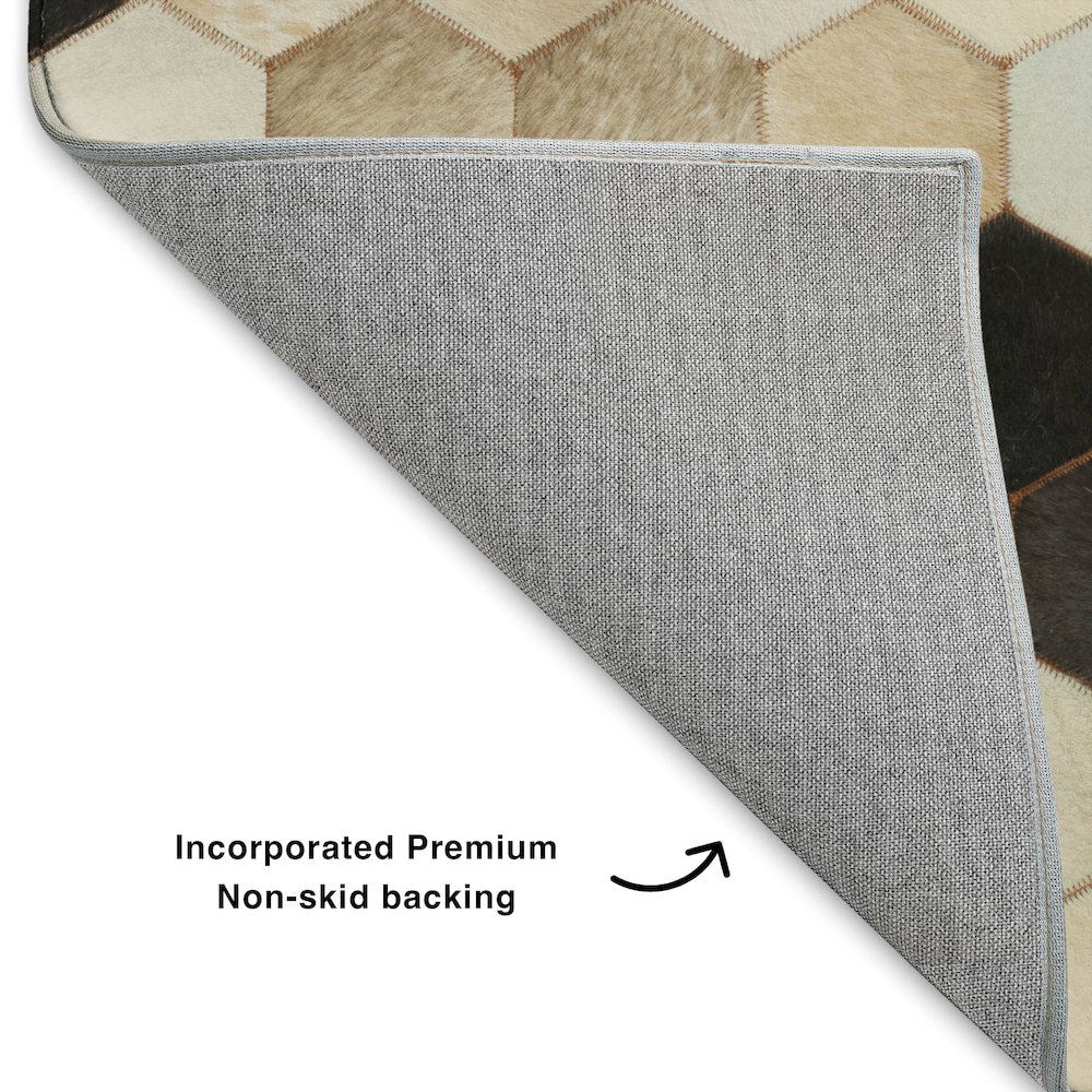 Luxury Washable Indoor/Outdoor Bozeman Dune 1'8" x 2'6" Rug. Picture 4