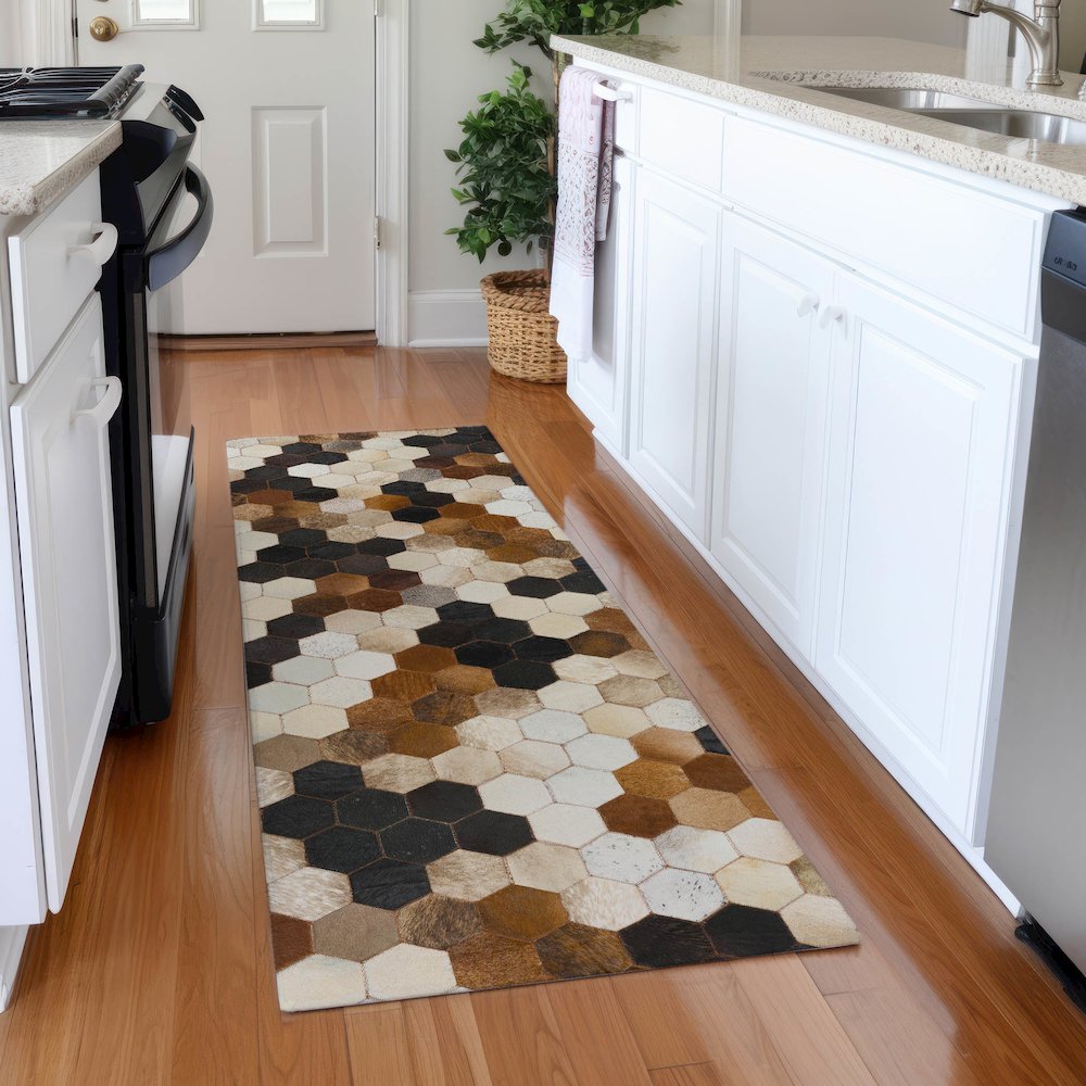 Luxury Washable Indoor/Outdoor Bozeman Dune 2'3" x 7'6" Runner Rug. Picture 5