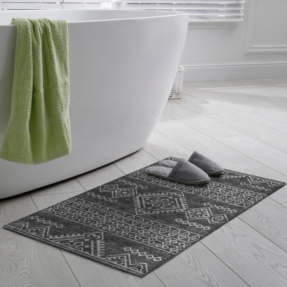 Yuma Gray Transitional Southwest 1'8" x 2'6" Accent Rug Gray AYU44. Picture 1