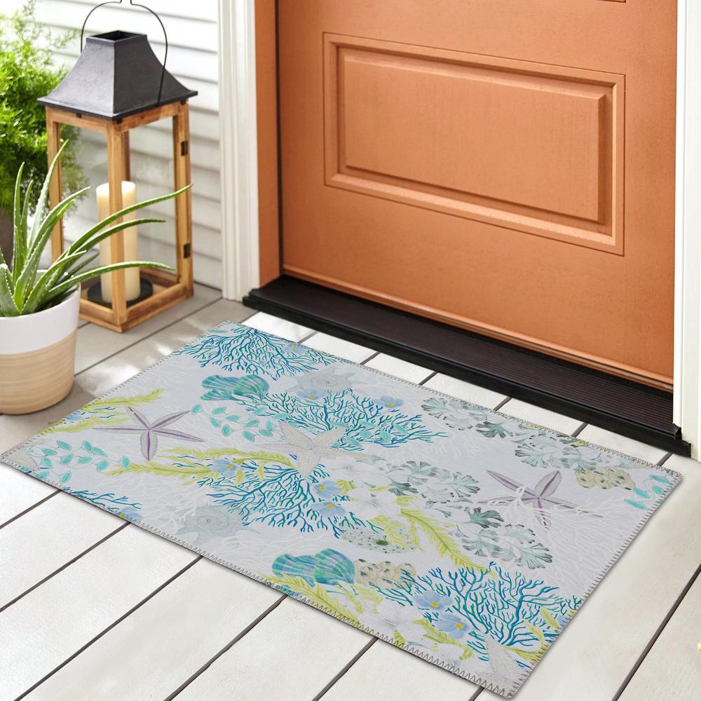Indoor/Outdoor Surfside ASR31 Aqua Washable 1'8" x 2'6" Rug. Picture 2