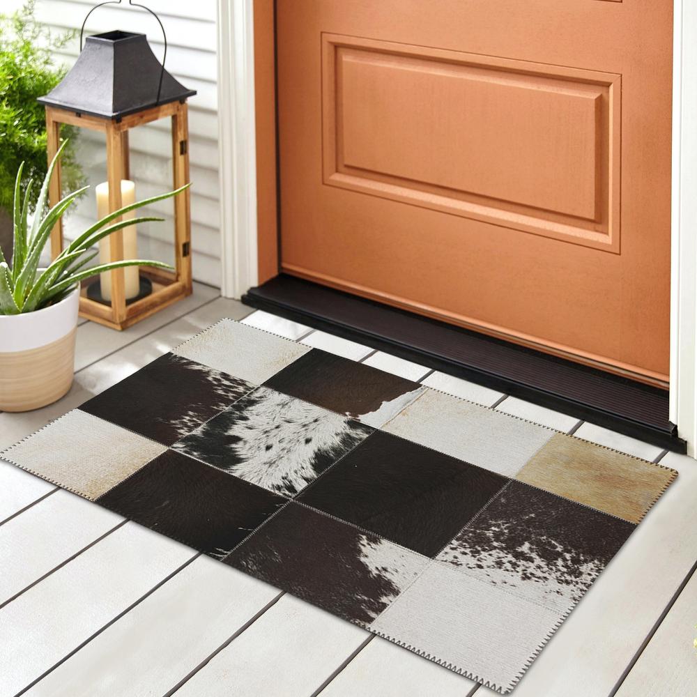 Laredo Black Animal Patchwork 1'8" x 2'6" Accent Rug Black ALR40. Picture 1