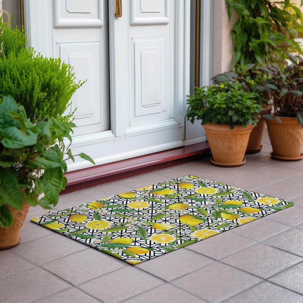 Indoor/Outdoor Kendall KE5 Ivory Washable 1'8" x 2'6" Rug. Picture 7