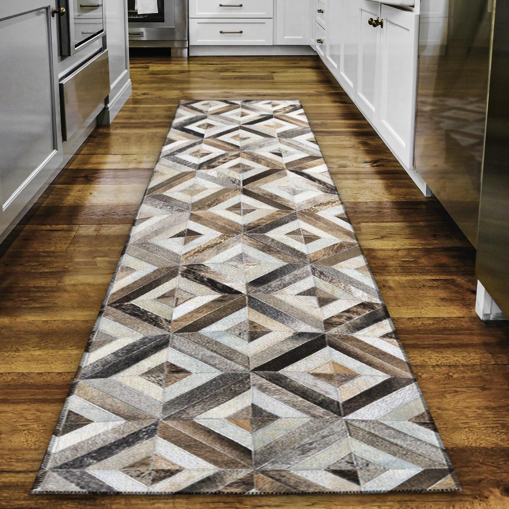 Laredo Gray Animal Patchwork 2'3" x 7'6" Runner Rug Gray ALR37. Picture 1