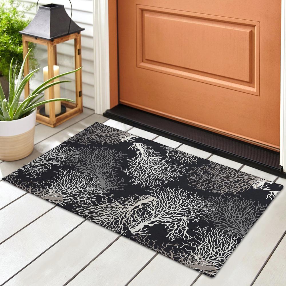 Indoor/Outdoor Surfside ASR33 Midnight Washable 1'8" x 2'6" Rug. Picture 2