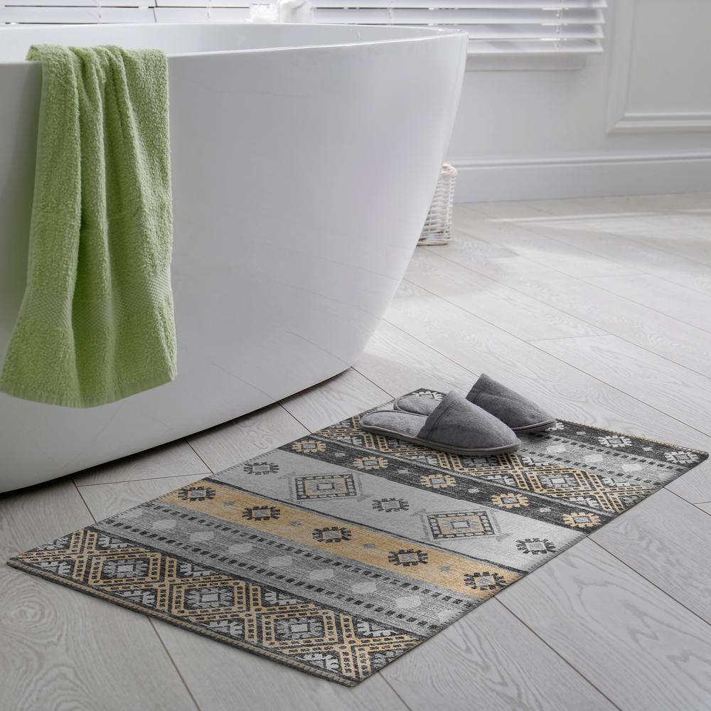 Yuma Gray Transitional Southwest 1'8" x 2'6" Accent Rug Gray AYU42. Picture 1
