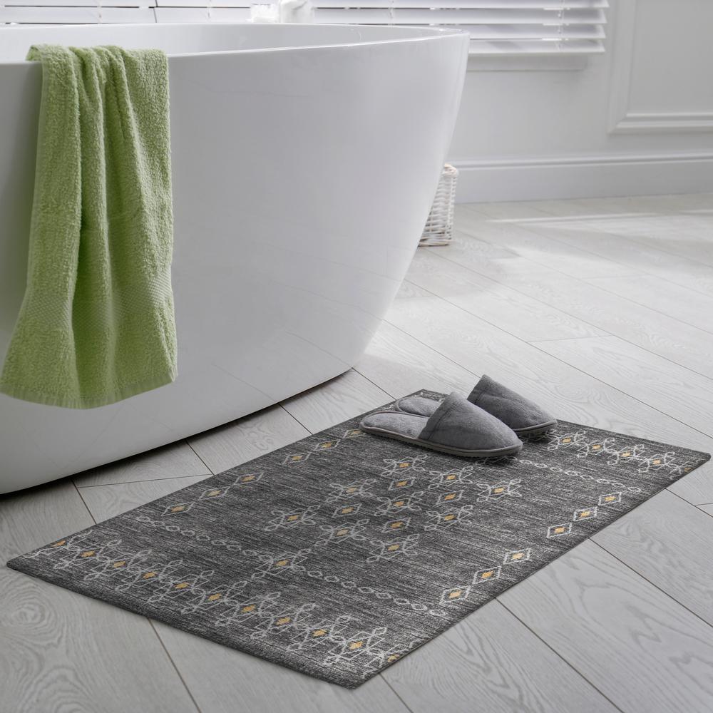 Yuma Gray Transitional Southwest 1'8" x 2'6" Accent Rug Gray AYU33. Picture 1
