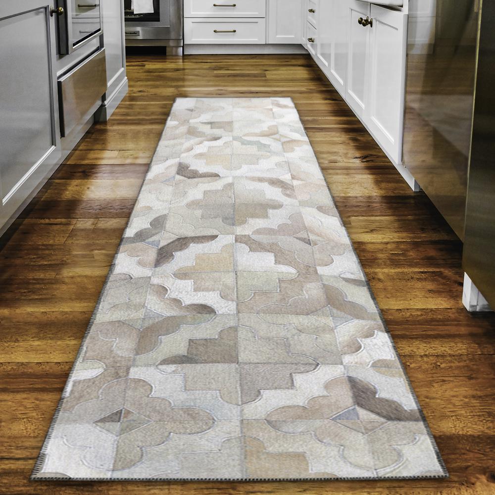Laredo Ivory Animal Patchwork 2'3" x 7'6" Runner Rug Ivory ALR38. Picture 1