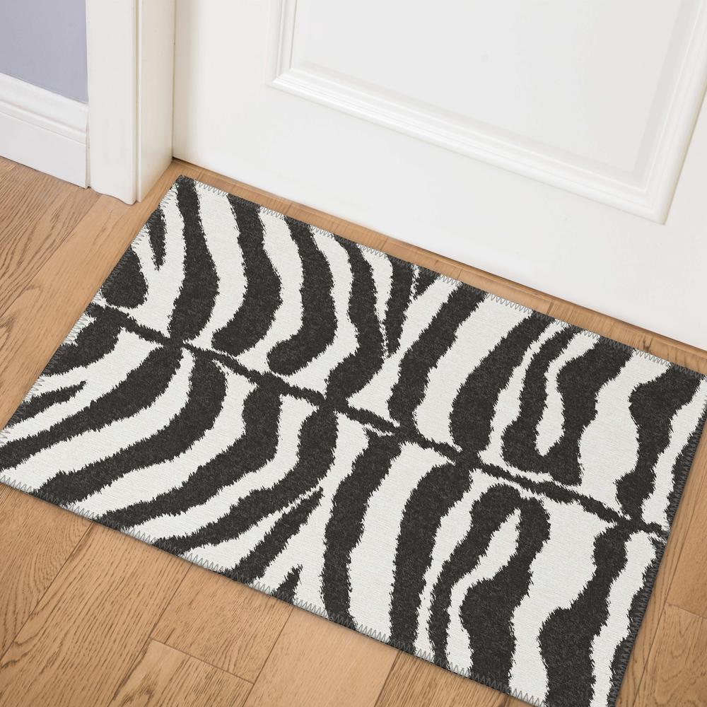 Safari Pearl Animal Animal Print 1'8" x 2'6" Accent Rug Pearl ASF31. Picture 1