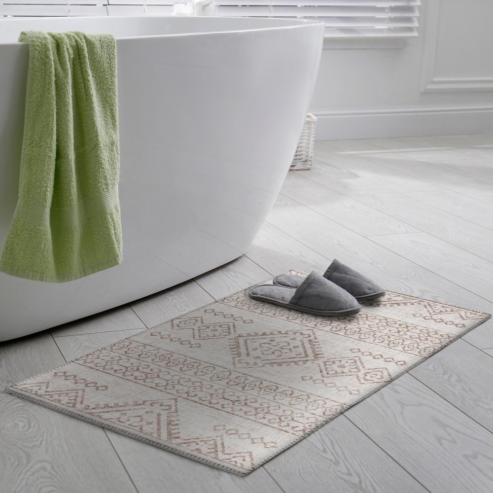Yuma Taupe Transitional Southwest 1'8" x 2'6" Accent Rug Taupe AYU44. Picture 1