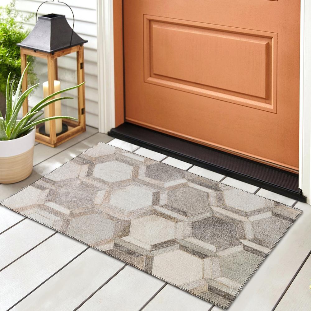 Laredo Gray Animal Patchwork 1'8" x 2'6" Accent Rug Gray ALR31. Picture 1