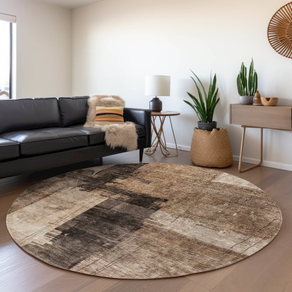 Indoor/Outdoor Nouveau Brown 8' x 8' Round Rug. Picture 5