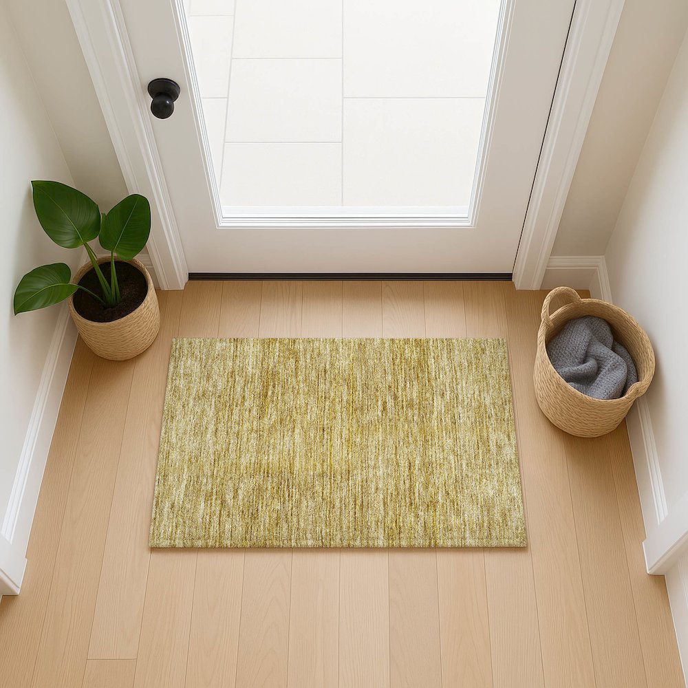 Luxury Washable Indoor/Outdoor Soft Essentials SE1 Gold 1'8" x 2'6" Rug. Picture 5