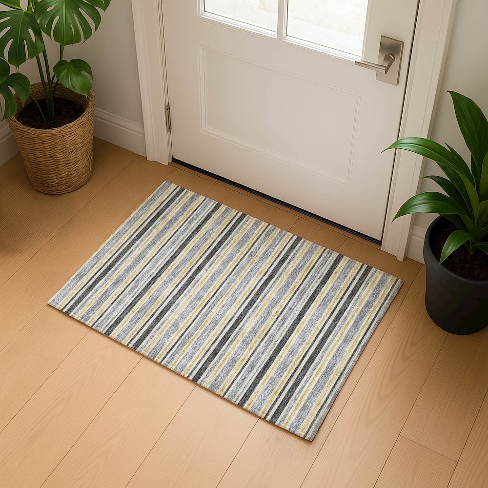 Luxury Washable Indoor/Outdoor Soft Essentials SE2 Gray 1'8" x 2'6" Rug. Picture 5