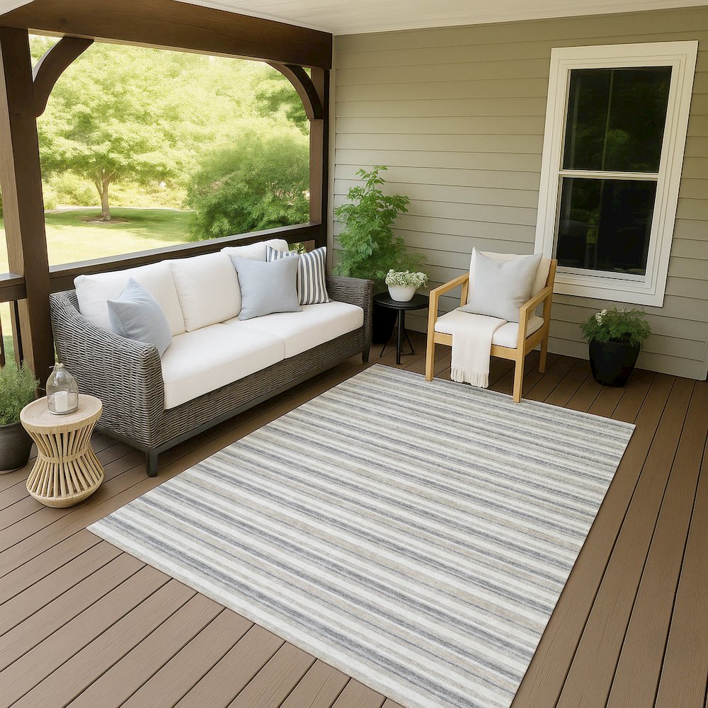 Luxury Washable Indoor/Outdoor Soft Essentials SE2 Gray 1'8" x 2'6" Rug. Picture 6