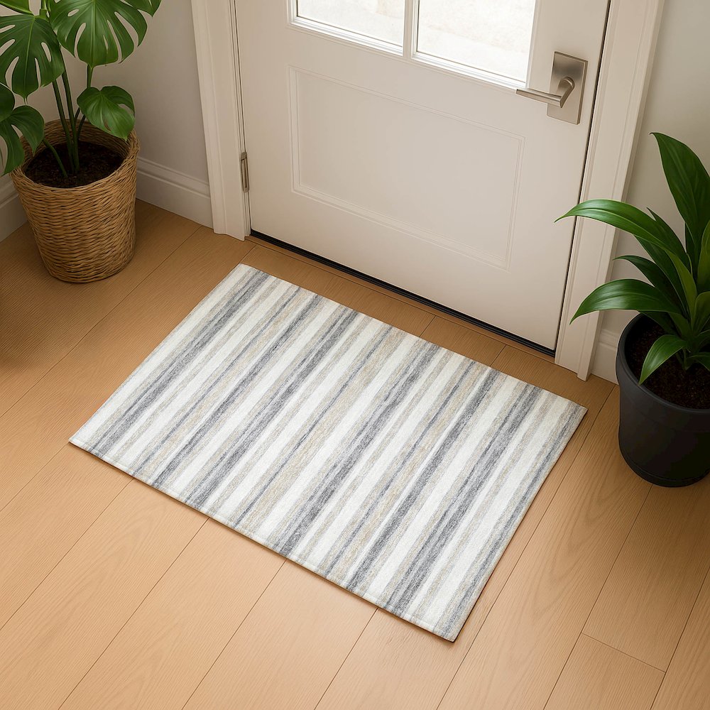 Luxury Washable Indoor/Outdoor Soft Essentials SE2 Gray 1'8" x 2'6" Rug. Picture 5