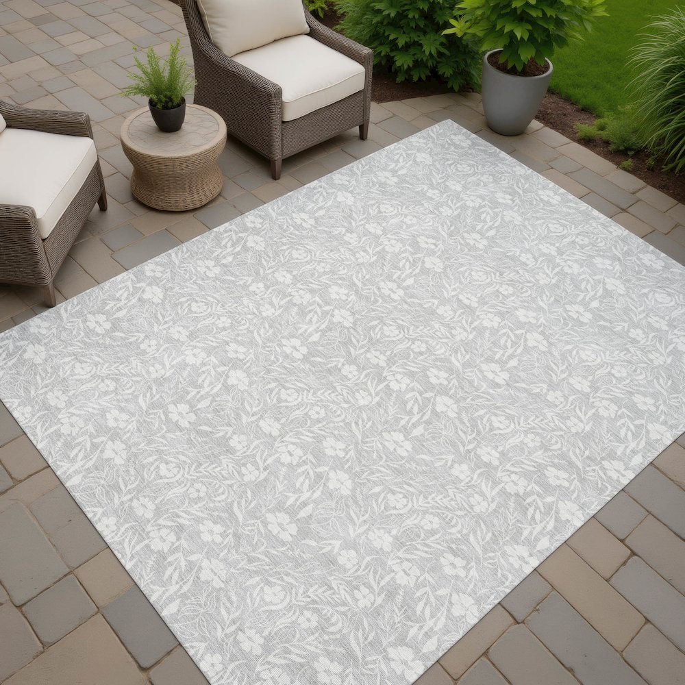 Luxury Washable Indoor/Outdoor Soft Essentials SE4 Gray 1'8" x 2'6" Rug. Picture 6