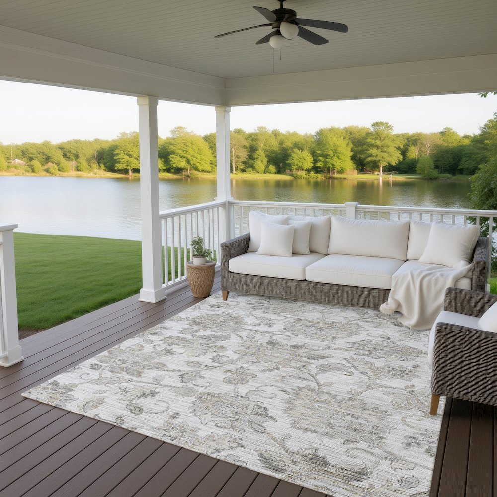 Indoor/Outdoor Silk Road Linen 2'6" x 3'10" Rug. Picture 7