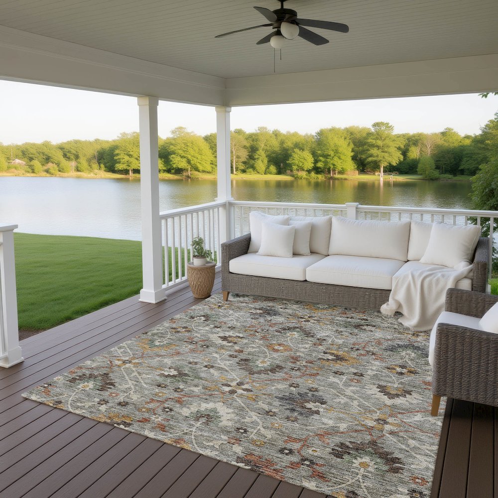 Indoor/Outdoor Silk Road Pewter 2'6" x 3'10" Rug. Picture 7