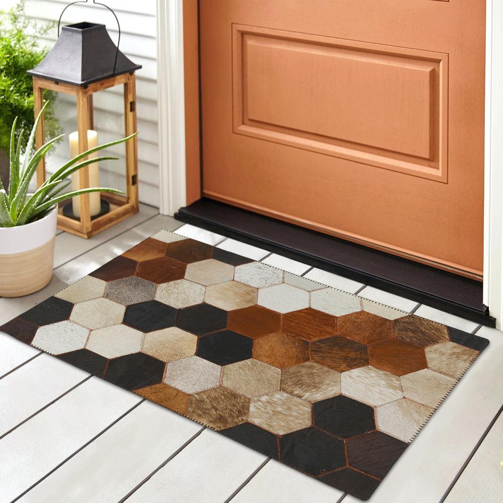 Laredo Multi Animal Patchwork 1'8" x 2'6" Accent Rug Multi ALR39. Picture 1