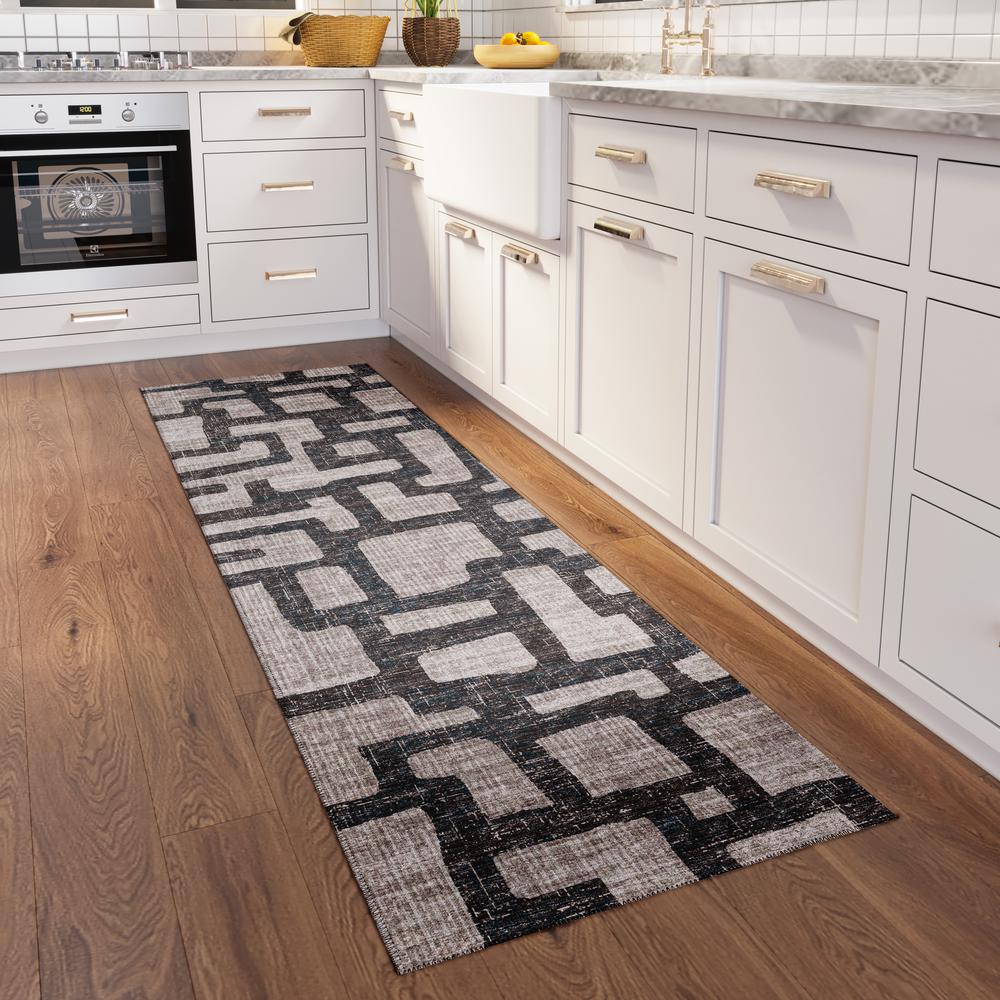 Yuma Gray Contemporary Geometric 2'3" x 7'6" Runner Rug Gray AYU34. Picture 1
