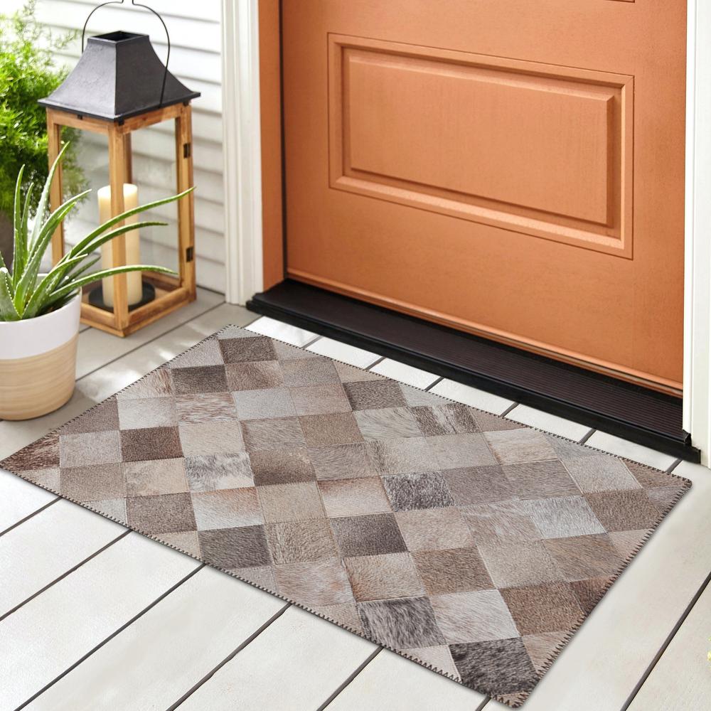 Laredo Gray Animal Patchwork 1'8" x 2'6" Accent Rug Gray ALR32. Picture 1