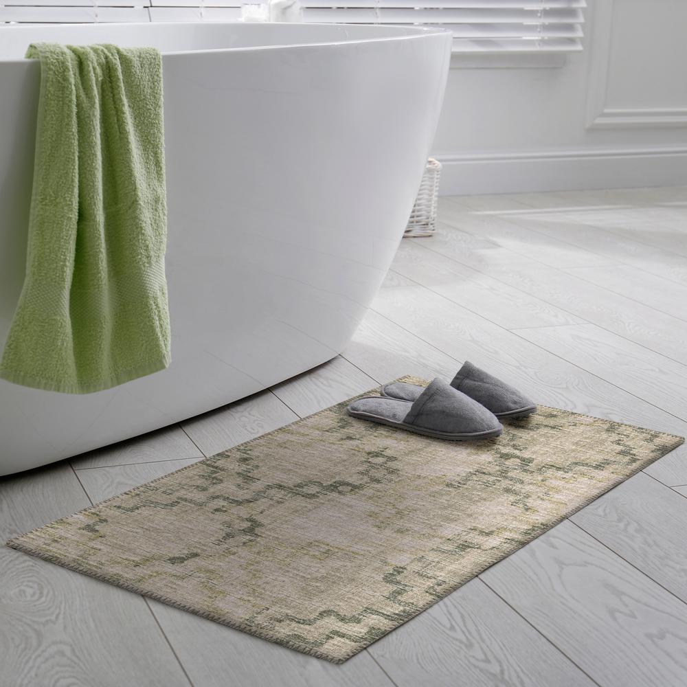 Yuma Green Transitional Trellis 1'8" x 2'6" Accent Rug Green AYU45. Picture 1