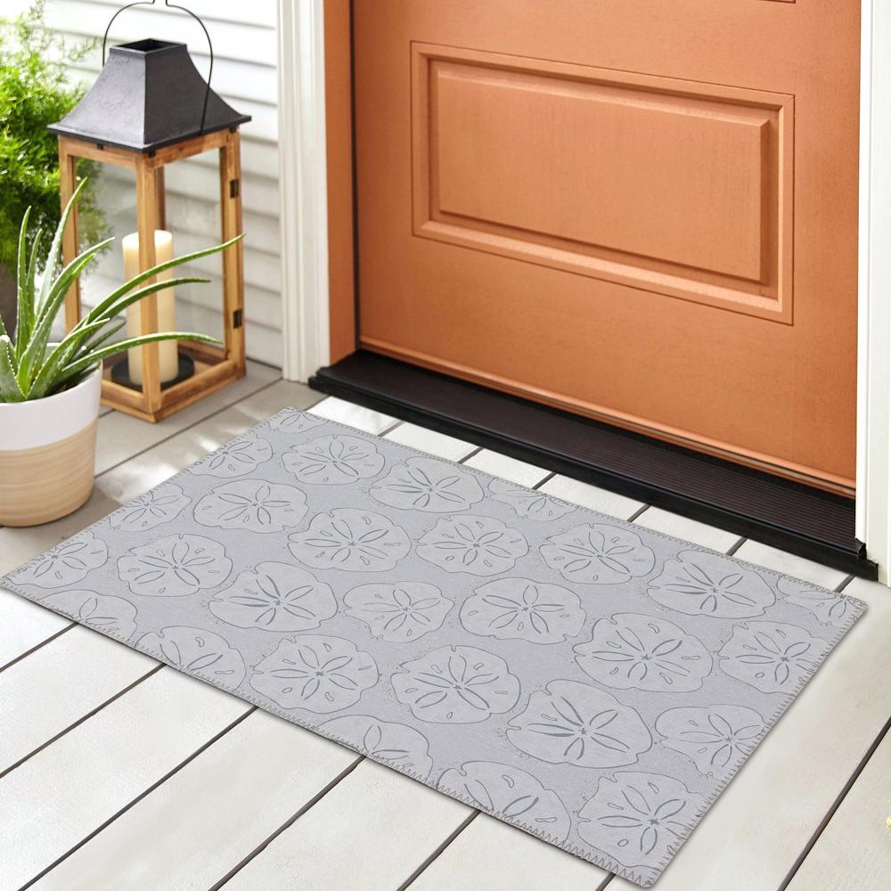 Indoor/Outdoor Seabreeze SZ10 Silver Washable 1'8" x 2'6" Rug. Picture 2