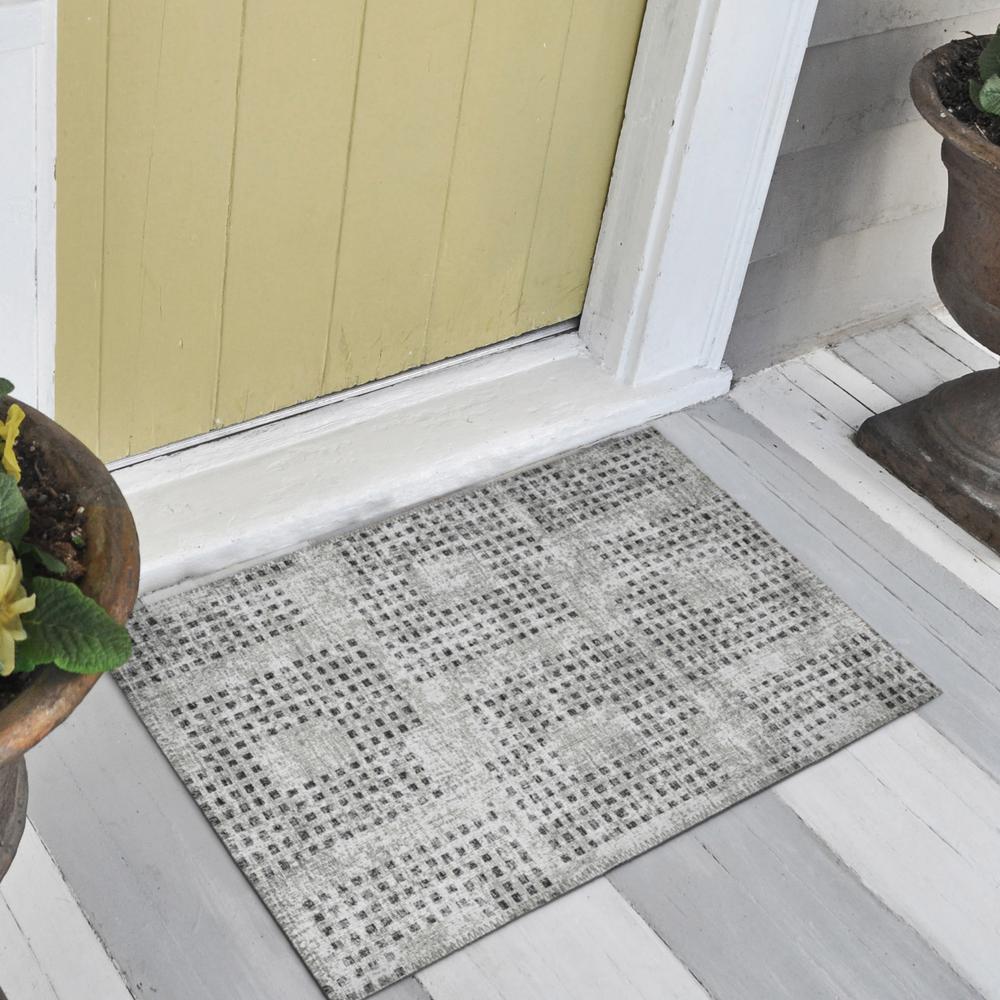 Eleanor Gray Contemporary Geometric 1'8" x 2'6" Accent Rug Gray AER31. Picture 1