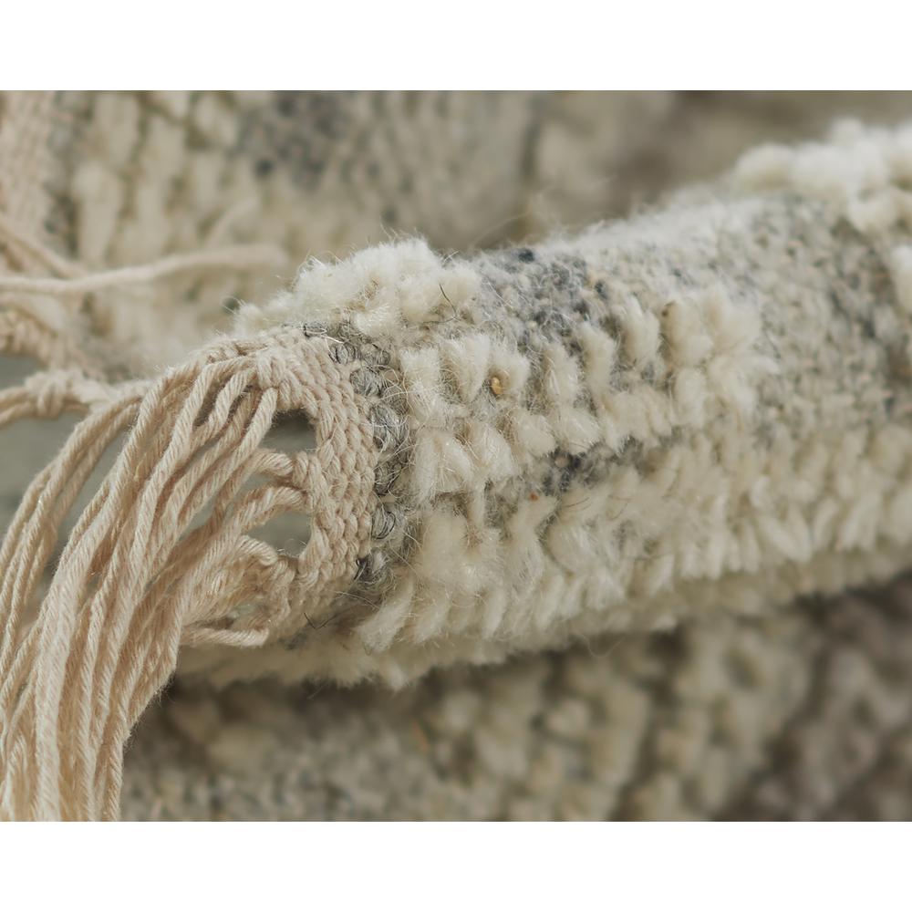 Traditional Runner Area Rug, Ivory, 2'3" X 8' Runner. Picture 4