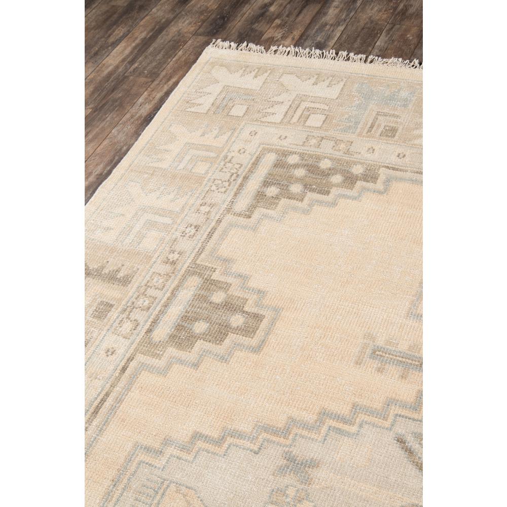 Traditional Rectangle Area Rug, Beige, 5'6" X 8'6". Picture 2