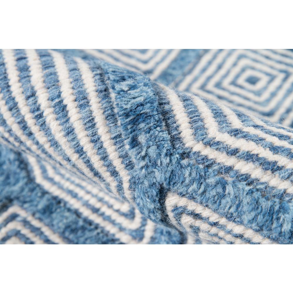 Contemporary Rectangle Area Rug, Blue, 5' X 8'. Picture 4