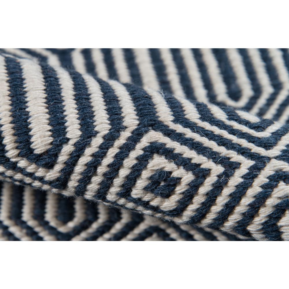 Contemporary Rectangle Area Rug, Navy, 3'6" X 5'6". Picture 4