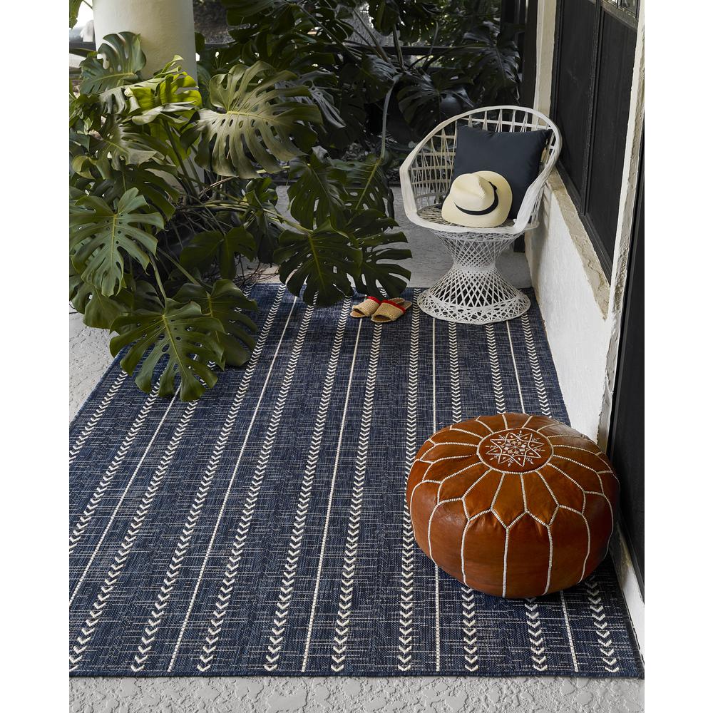 Transitional Rectangle Area Rug, Navy, 3'3" X 5'. Picture 9