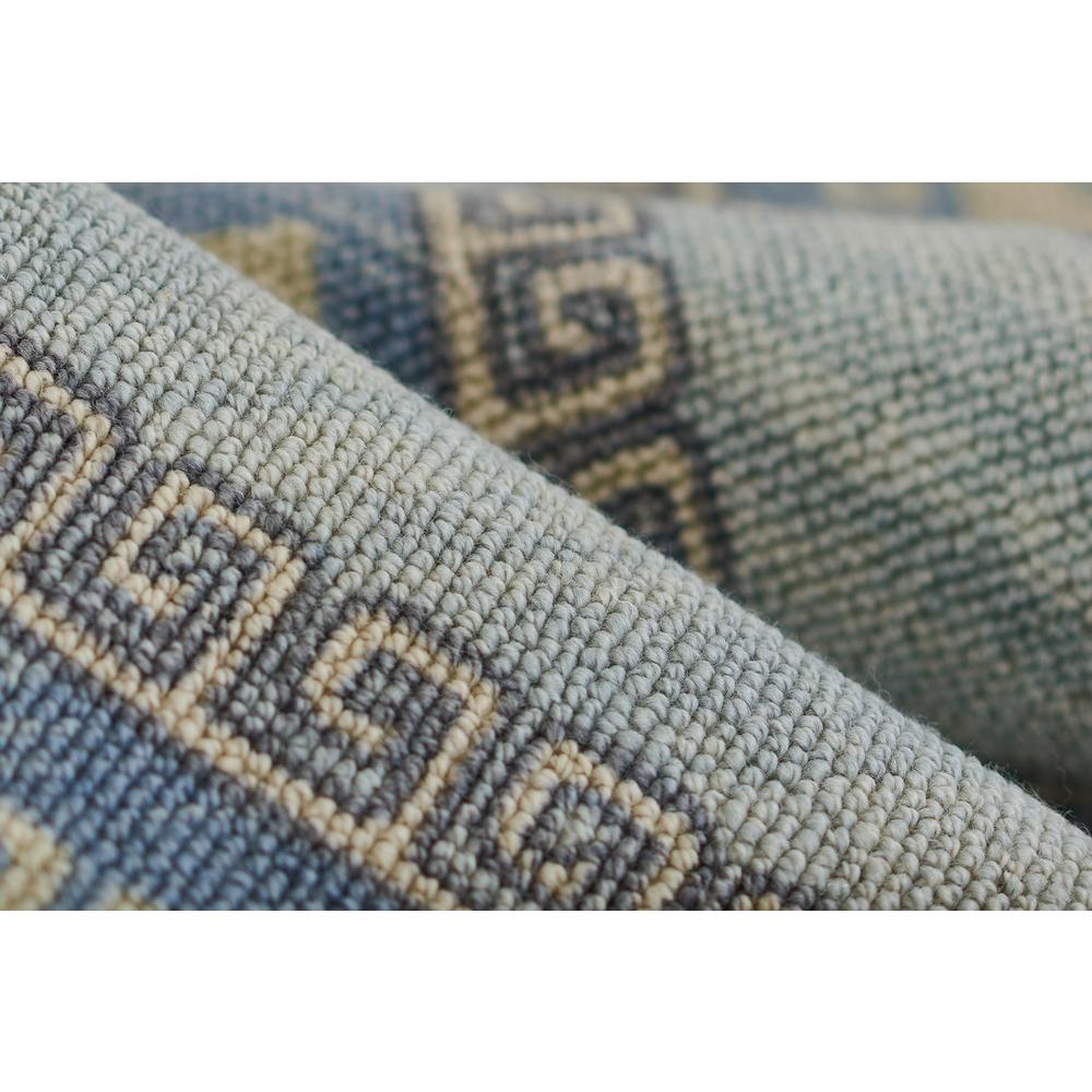 Traditional Rectangle Area Rug, Blue, 5'3" X 7'6". Picture 4