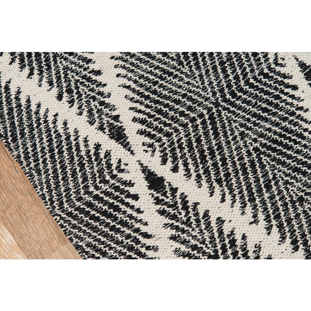 Contemporary Rectangle Area Rug, Black, 5' X 7'6". Picture 3