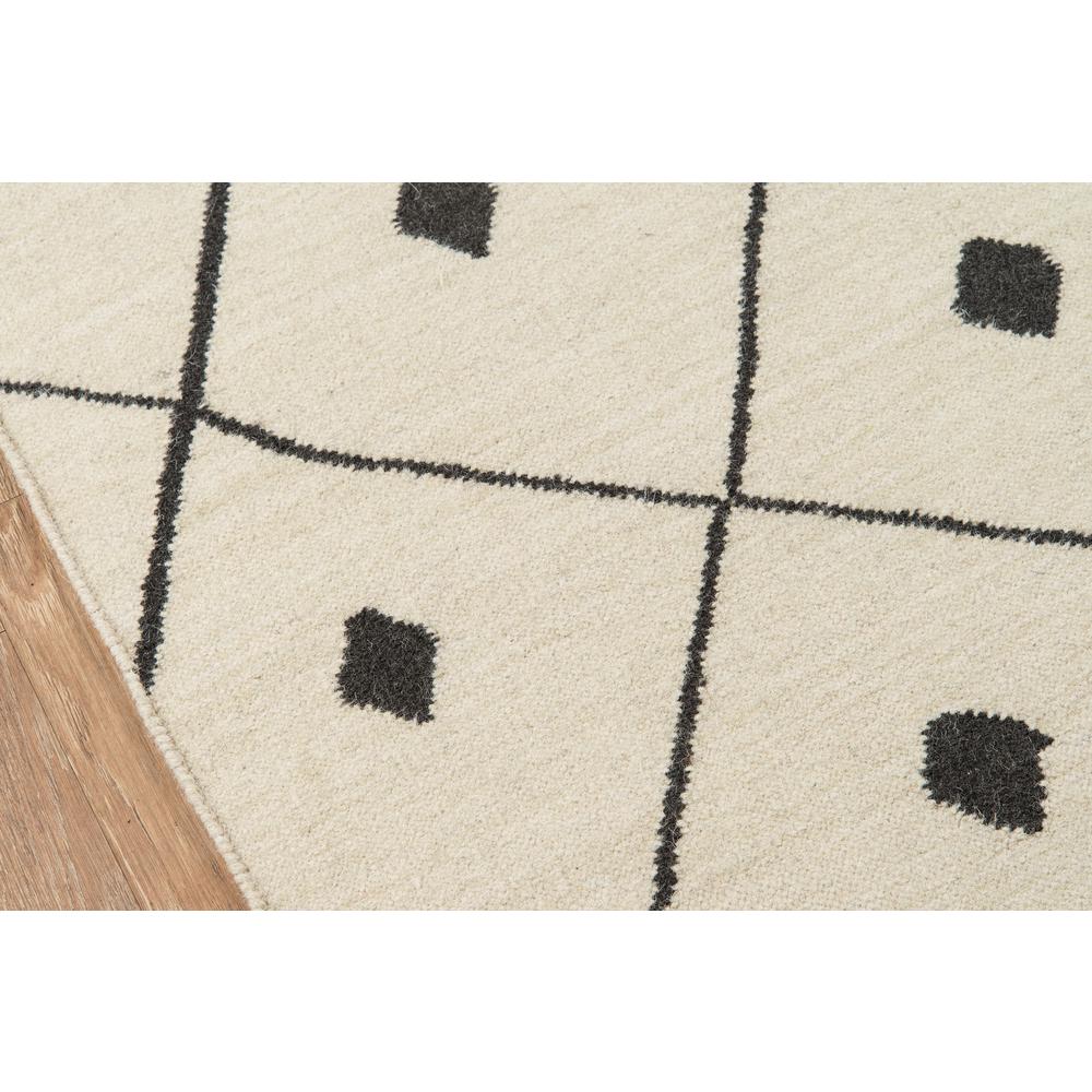 Contemporary Rectangle Area Rug, Ivory, 5' X 7'6". Picture 3