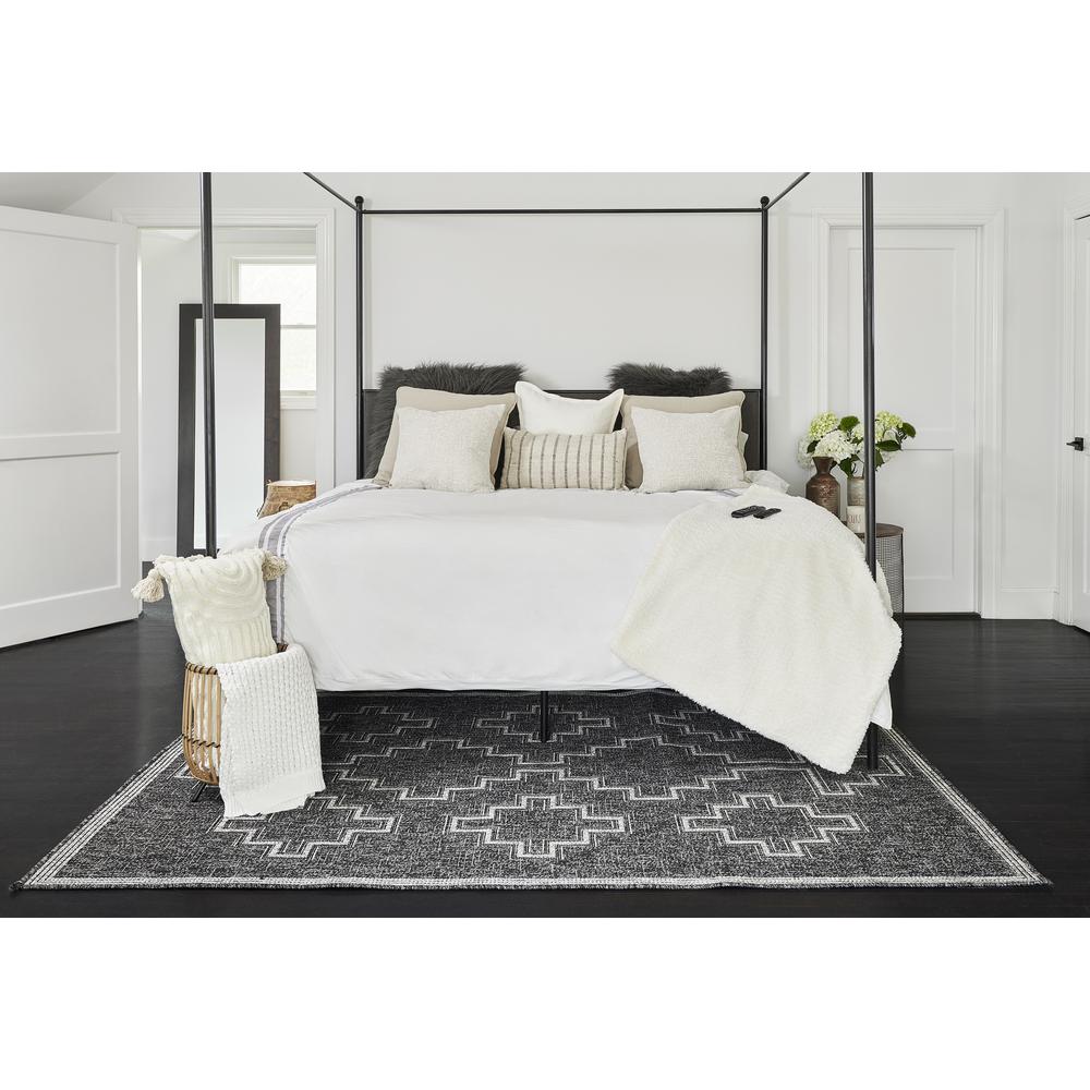 Transitional Rectangle Area Rug, Black, 5'3" X 7'. Picture 10
