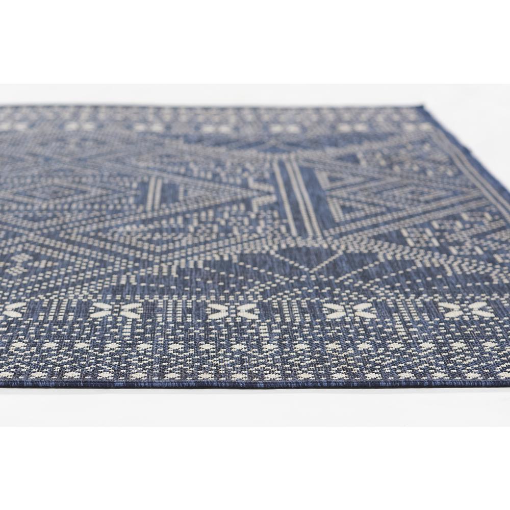Transitional Rectangle Area Rug, Navy, 5'3" X 7'. Picture 3