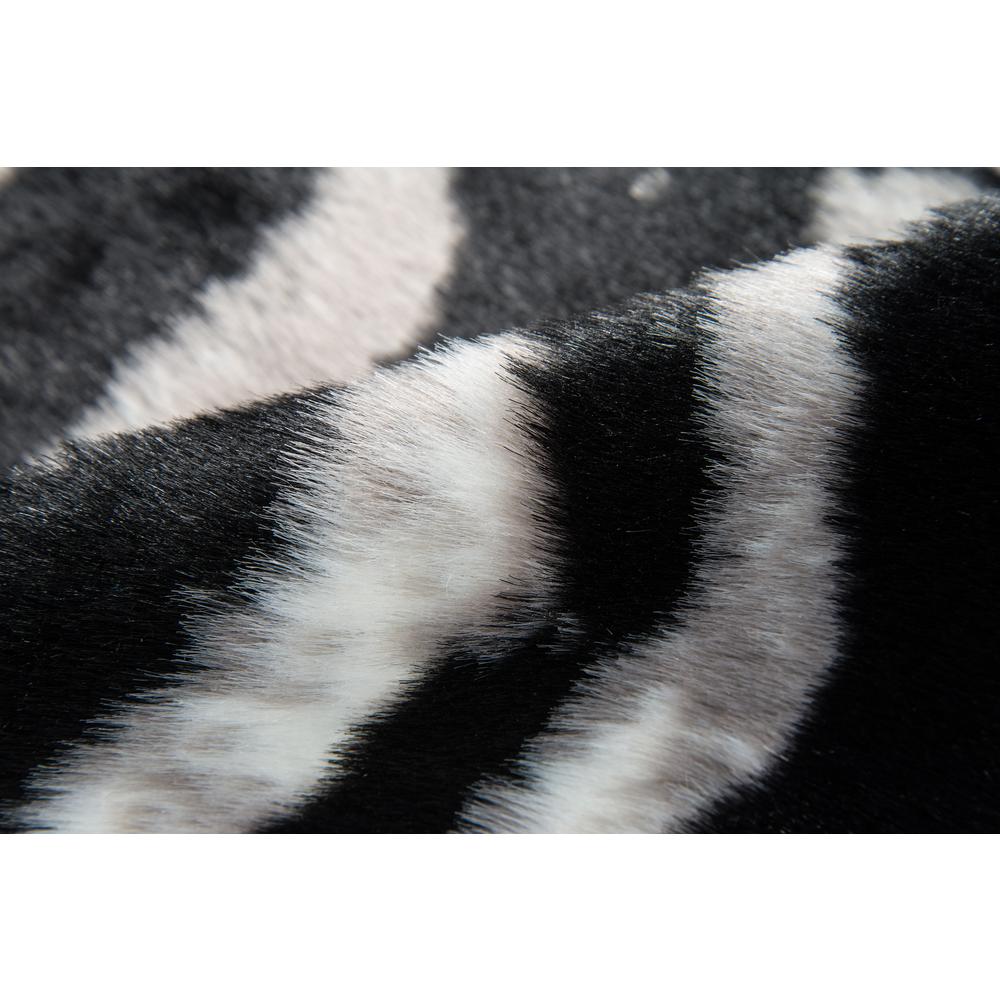 Modern Rectangle Area Rug, Black, 5'3" X 7'10". Picture 4