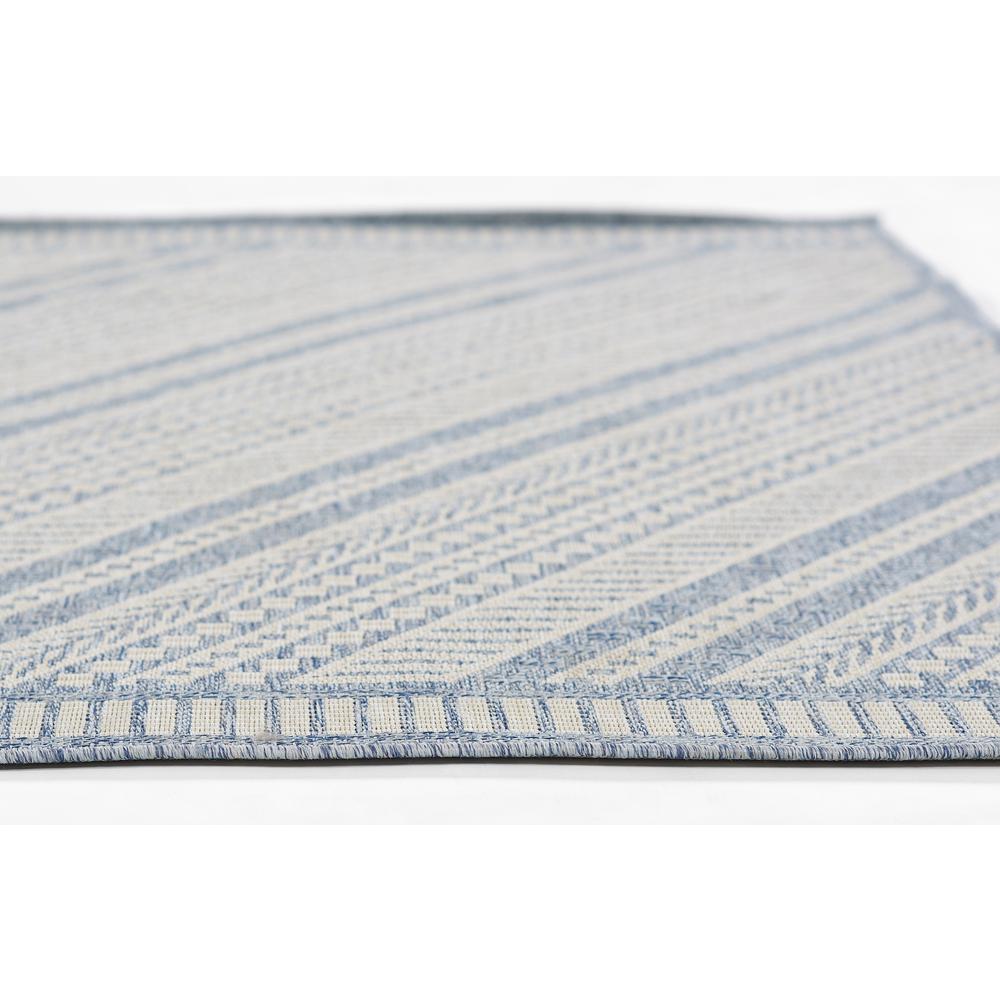 Transitional Rectangle Area Rug, Blue, 2' X 3'. Picture 3