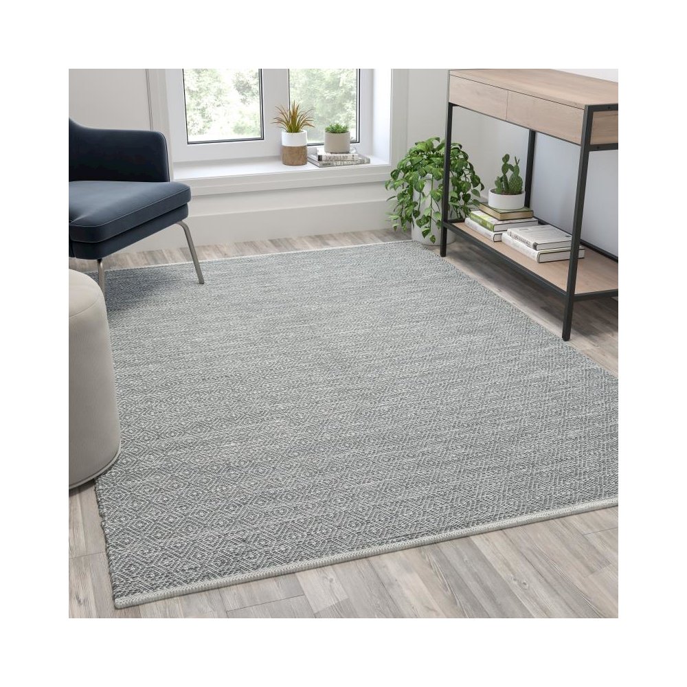 5' x 7' Handwoven Indoor/Outdoor Diamond Pattern Area Rug in Grey. Picture 2