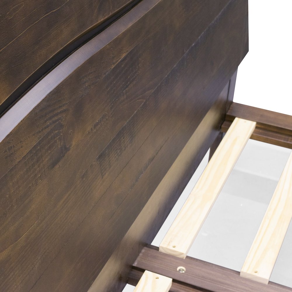 Pasco Queen Bed. Picture 9
