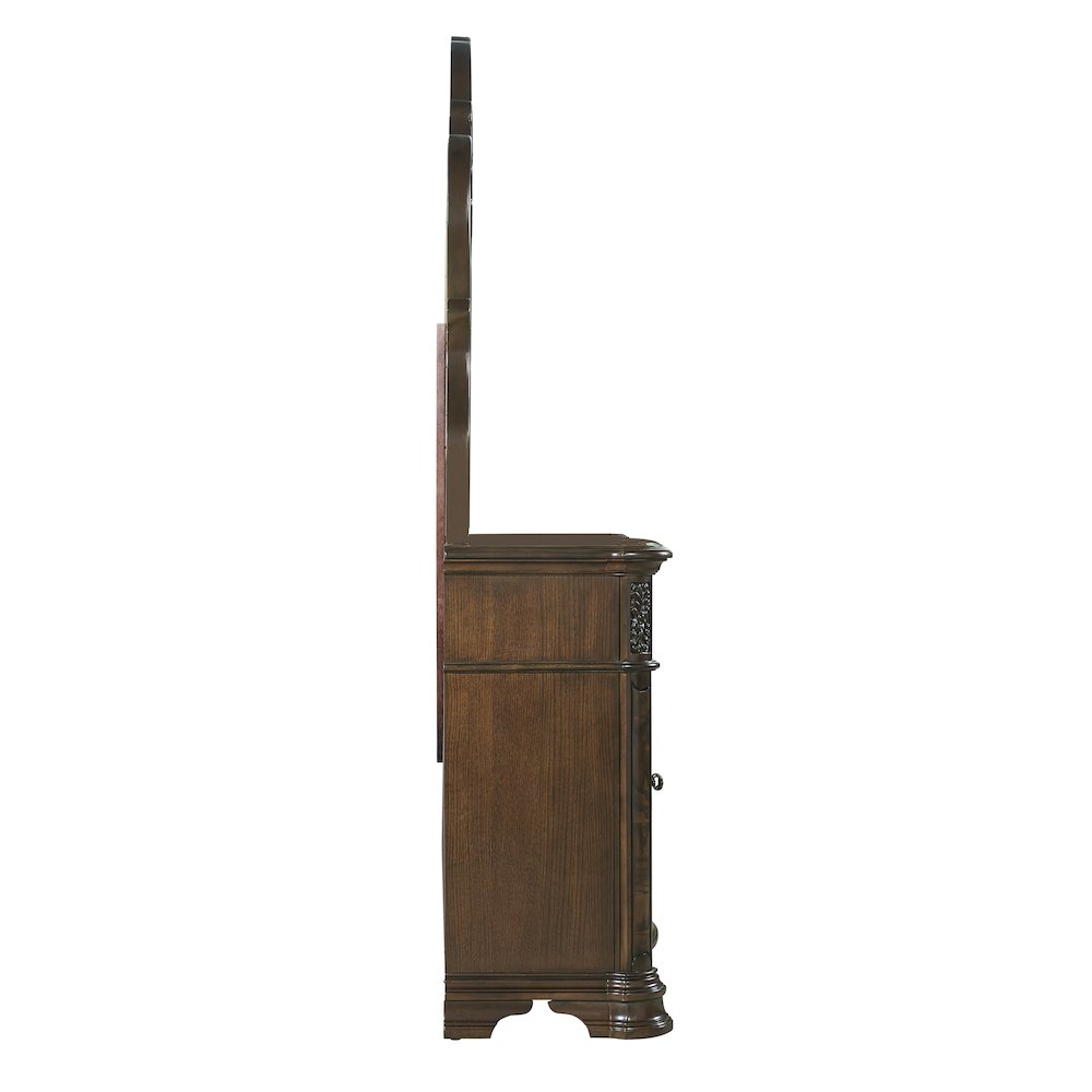 Royale Dresser and Mirror. Picture 2