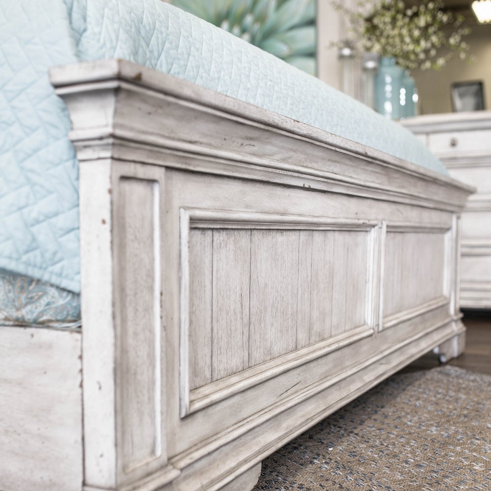 Highland Park King Bed - Rustic Ivory. Picture 6