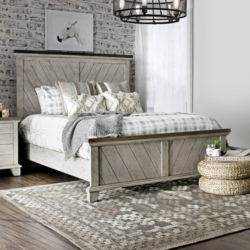 Bear Creek King Bed. Picture 5