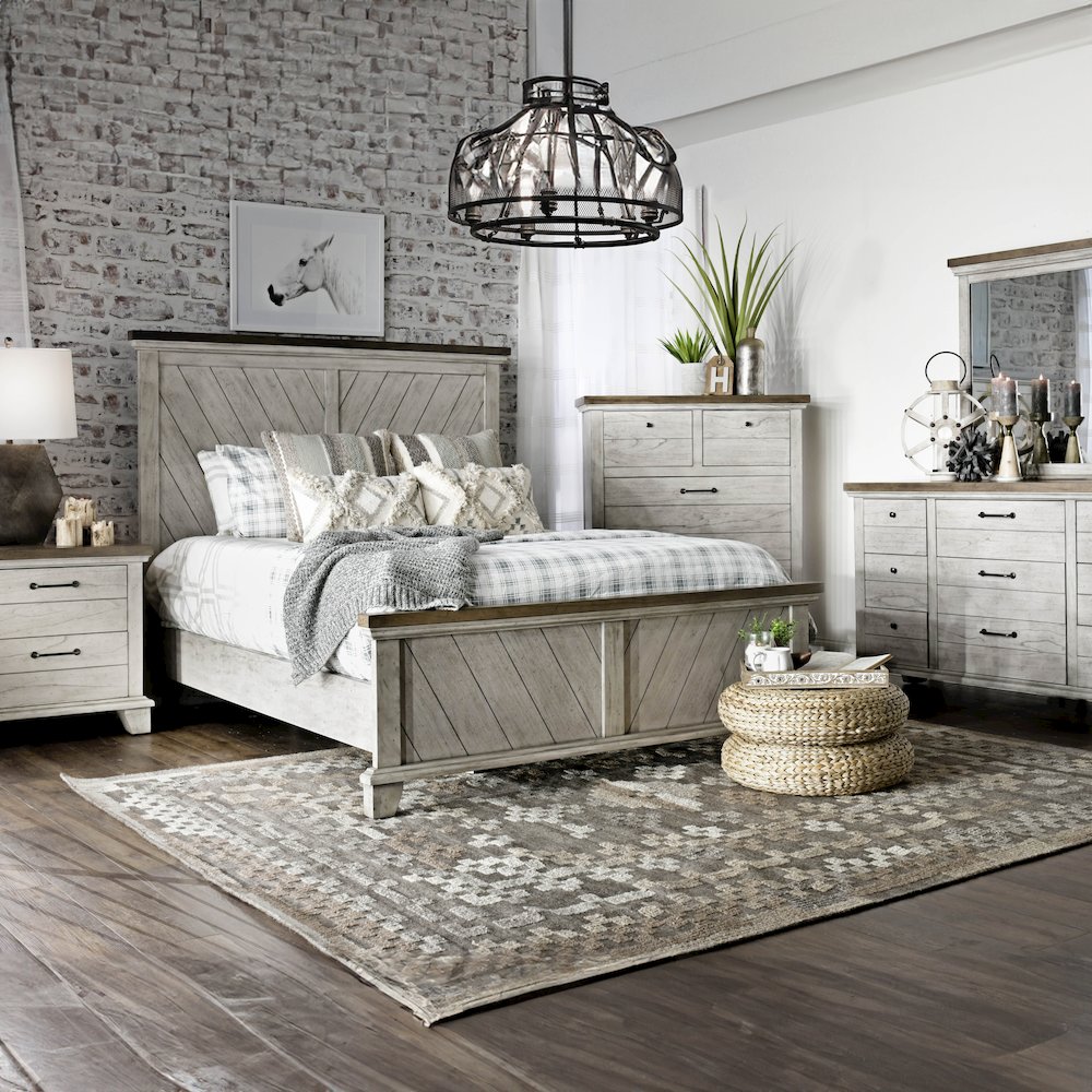 Bear Creek Queen Bed. Picture 6