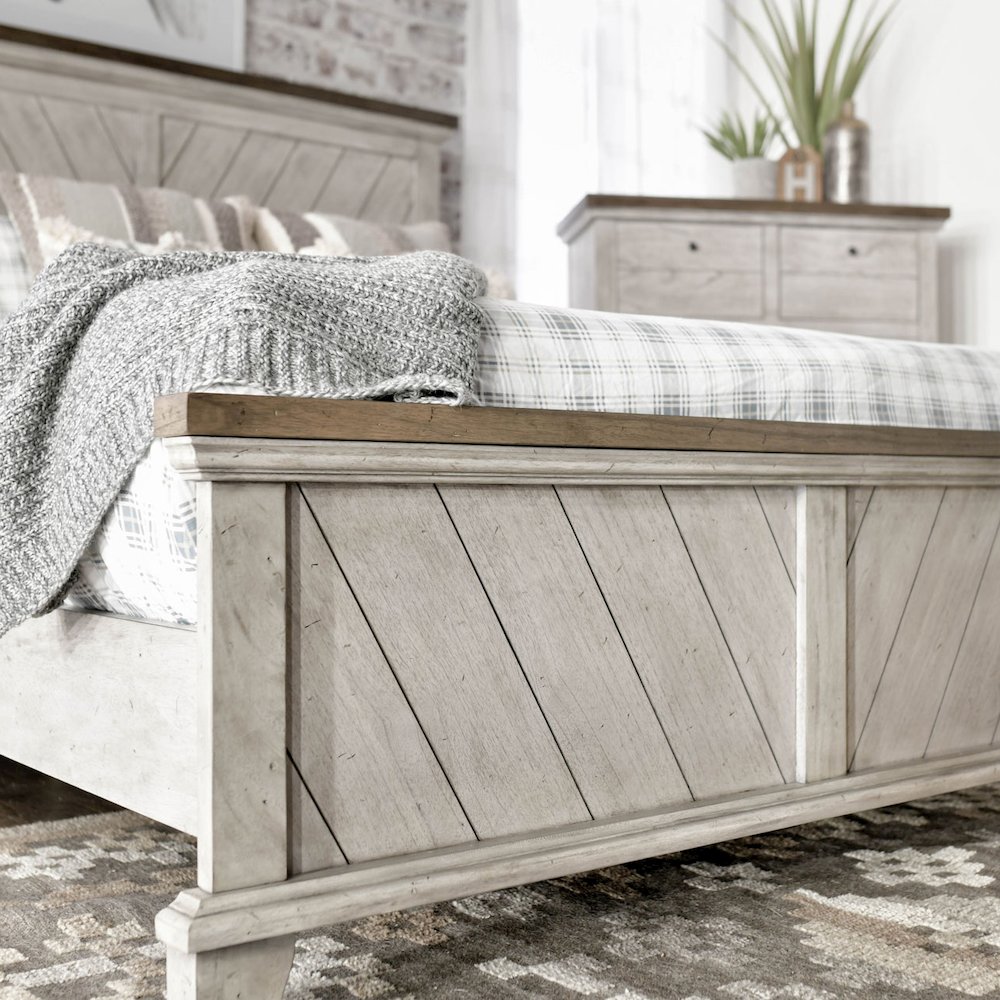 Bear Creek King Bed. Picture 8