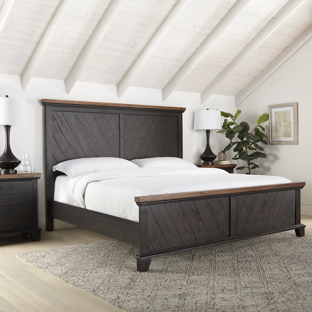 Bear Creek Queen Bed Brown. Picture 1