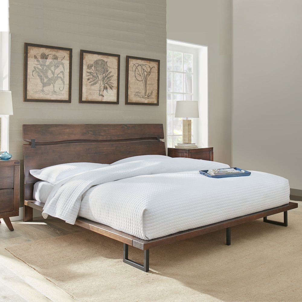 Pasco King Bed. Picture 3