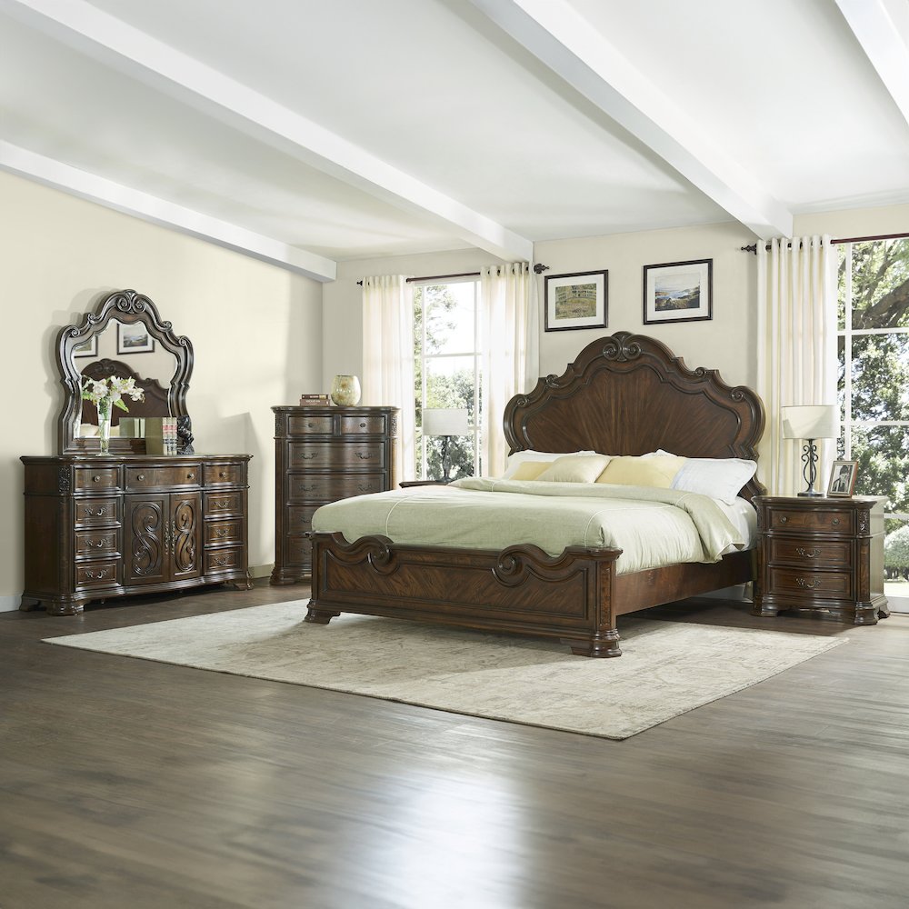 Royale Dresser and Mirror. Picture 6